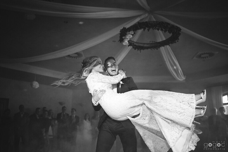 WAAACH5BAEAAAAALAAAAAABAAEAAAICRAEAOw==