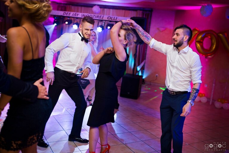 WAAACH5BAEAAAAALAAAAAABAAEAAAICRAEAOw==