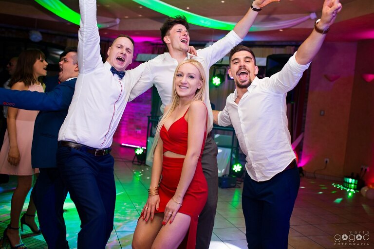 WAAACH5BAEAAAAALAAAAAABAAEAAAICRAEAOw==