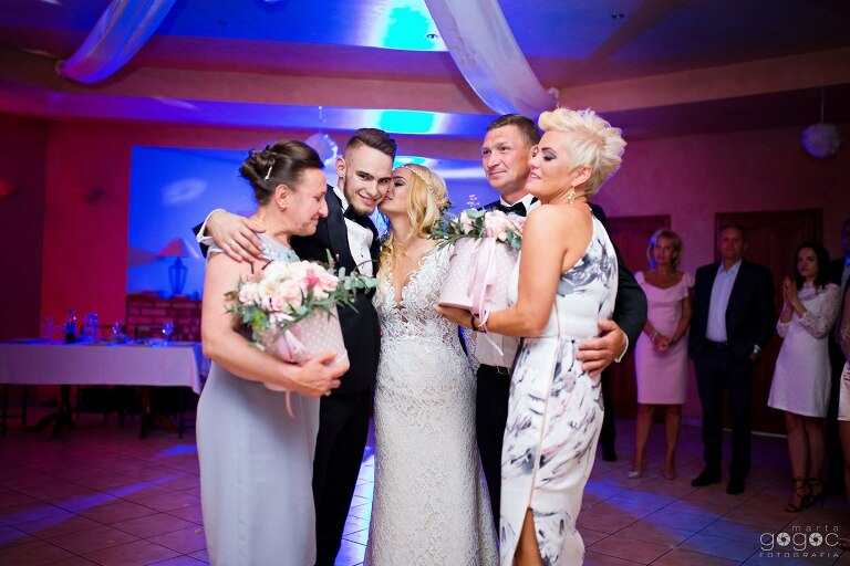 WAAACH5BAEAAAAALAAAAAABAAEAAAICRAEAOw==