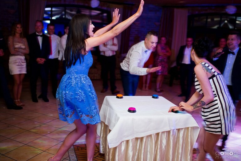 WAAACH5BAEAAAAALAAAAAABAAEAAAICRAEAOw==