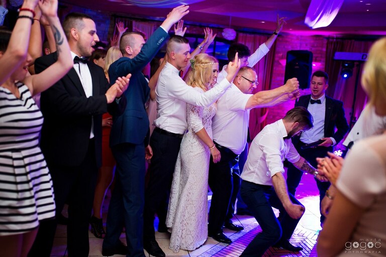 WAAACH5BAEAAAAALAAAAAABAAEAAAICRAEAOw==