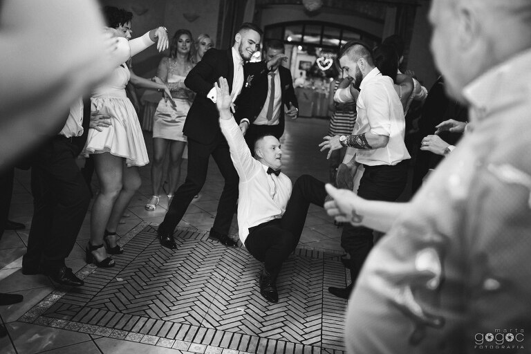 WAAACH5BAEAAAAALAAAAAABAAEAAAICRAEAOw==