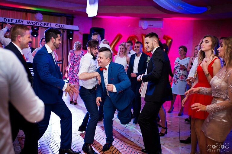 WAAACH5BAEAAAAALAAAAAABAAEAAAICRAEAOw==