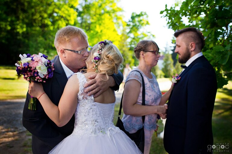 WAAACH5BAEAAAAALAAAAAABAAEAAAICRAEAOw==