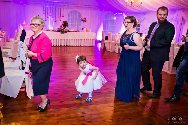 WAAACH5BAEAAAAALAAAAAABAAEAAAICRAEAOw==