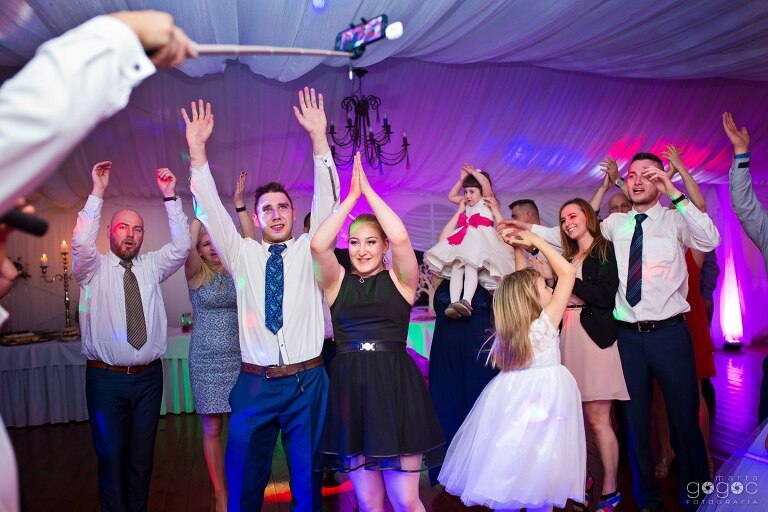 WAAACH5BAEAAAAALAAAAAABAAEAAAICRAEAOw==