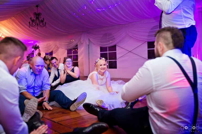 WAAACH5BAEAAAAALAAAAAABAAEAAAICRAEAOw==