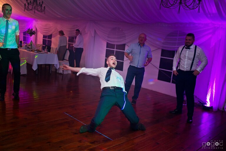 WAAACH5BAEAAAAALAAAAAABAAEAAAICRAEAOw==