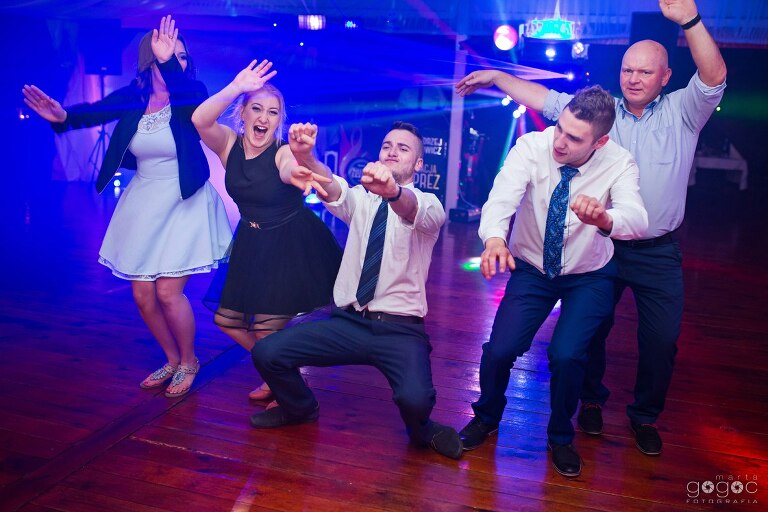 WAAACH5BAEAAAAALAAAAAABAAEAAAICRAEAOw==