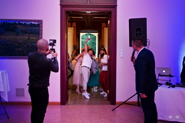 WAAACH5BAEAAAAALAAAAAABAAEAAAICRAEAOw==