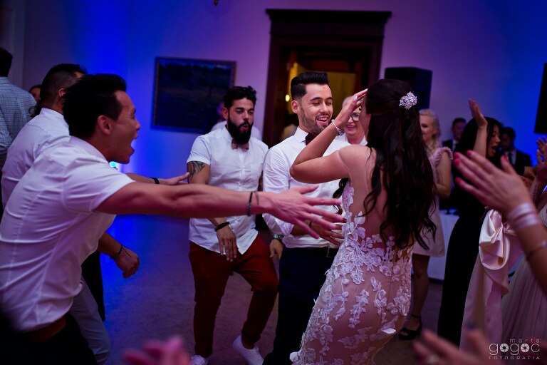 WAAACH5BAEAAAAALAAAAAABAAEAAAICRAEAOw==