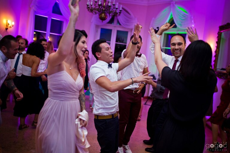 WAAACH5BAEAAAAALAAAAAABAAEAAAICRAEAOw==