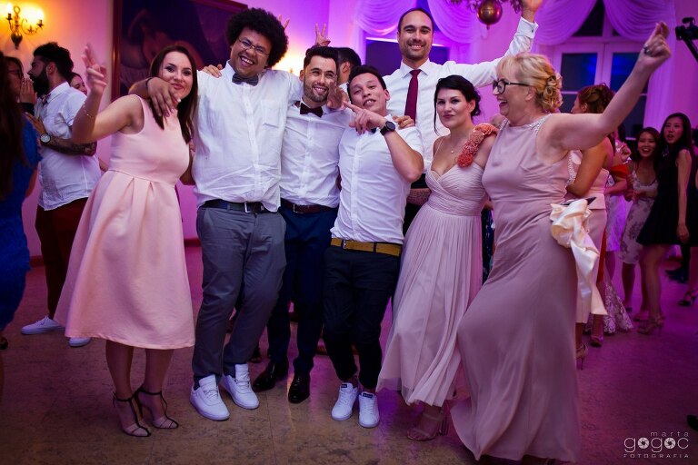 WAAACH5BAEAAAAALAAAAAABAAEAAAICRAEAOw==