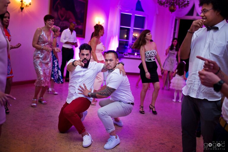 WAAACH5BAEAAAAALAAAAAABAAEAAAICRAEAOw==