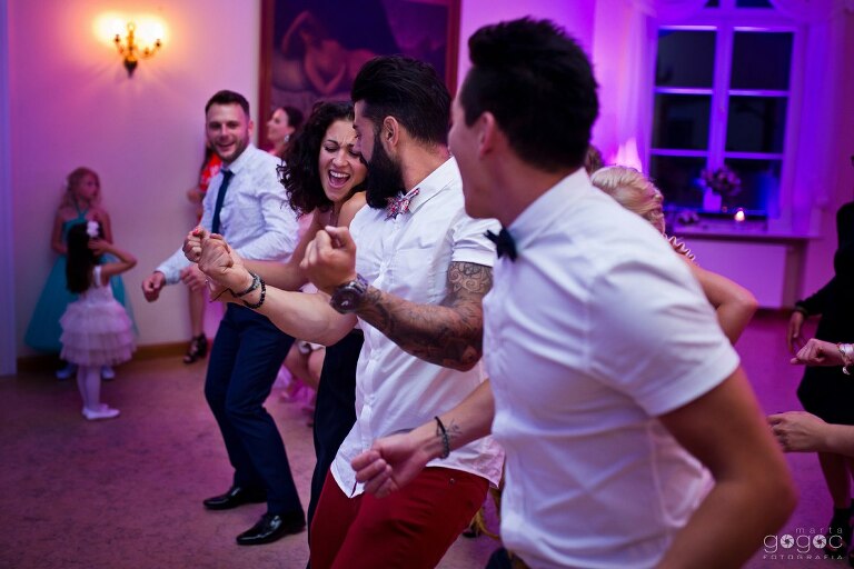 WAAACH5BAEAAAAALAAAAAABAAEAAAICRAEAOw==