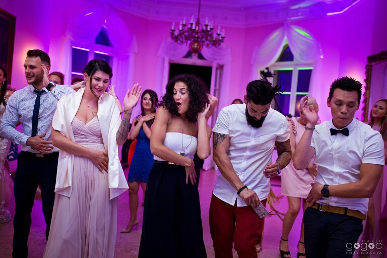 WAAACH5BAEAAAAALAAAAAABAAEAAAICRAEAOw==