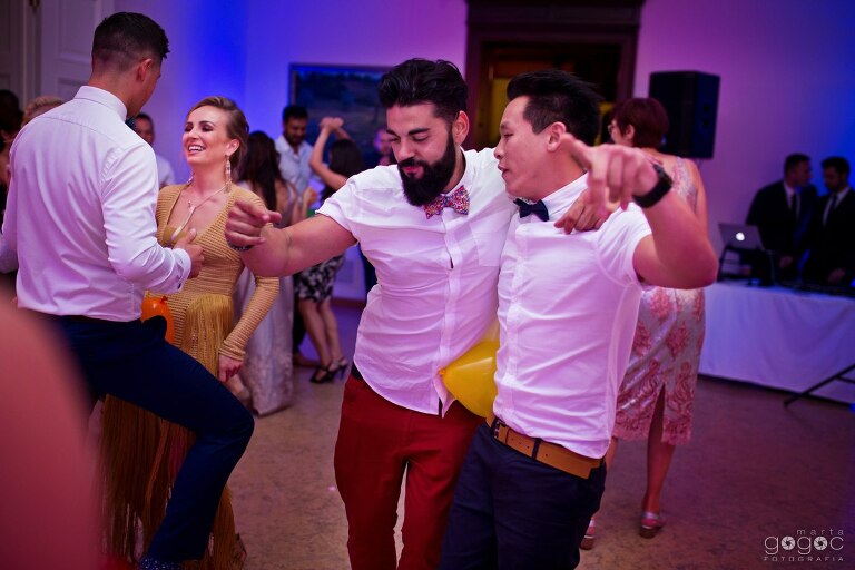 WAAACH5BAEAAAAALAAAAAABAAEAAAICRAEAOw==