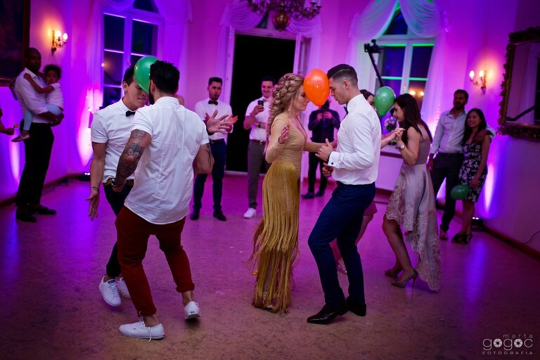 WAAACH5BAEAAAAALAAAAAABAAEAAAICRAEAOw==