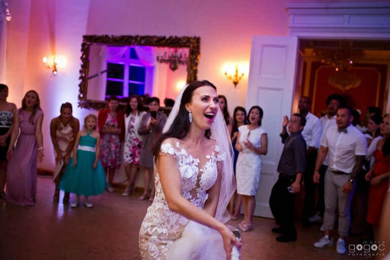 WAAACH5BAEAAAAALAAAAAABAAEAAAICRAEAOw==