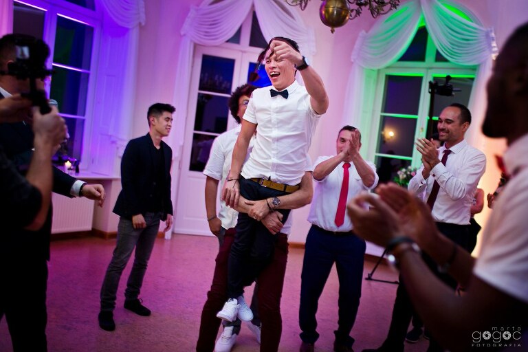 WAAACH5BAEAAAAALAAAAAABAAEAAAICRAEAOw==