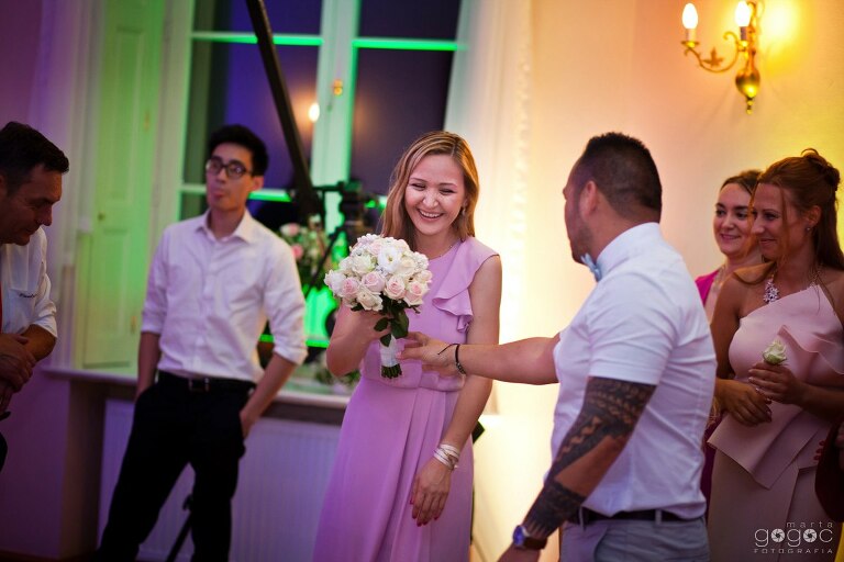 WAAACH5BAEAAAAALAAAAAABAAEAAAICRAEAOw==