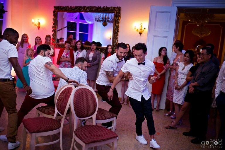 WAAACH5BAEAAAAALAAAAAABAAEAAAICRAEAOw==