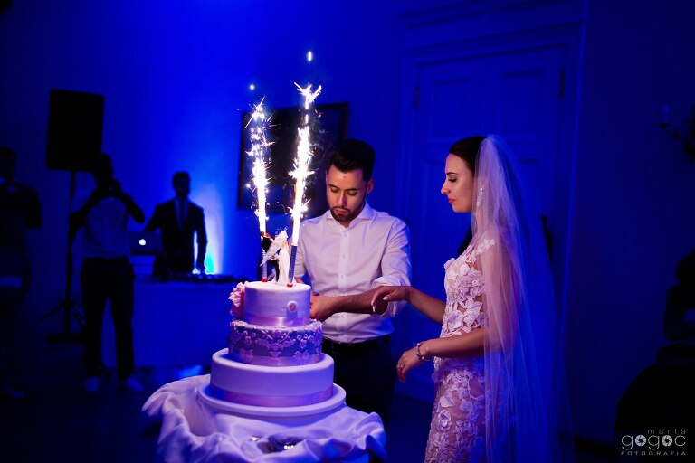 WAAACH5BAEAAAAALAAAAAABAAEAAAICRAEAOw==