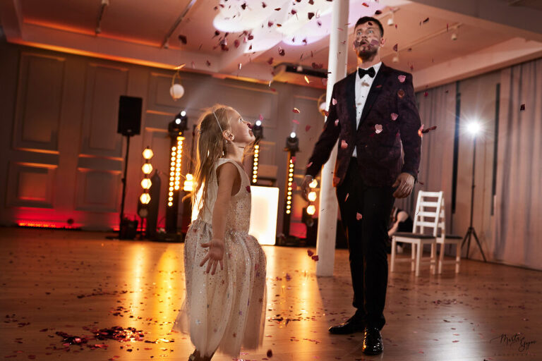 WAAACH5BAEAAAAALAAAAAABAAEAAAICRAEAOw==