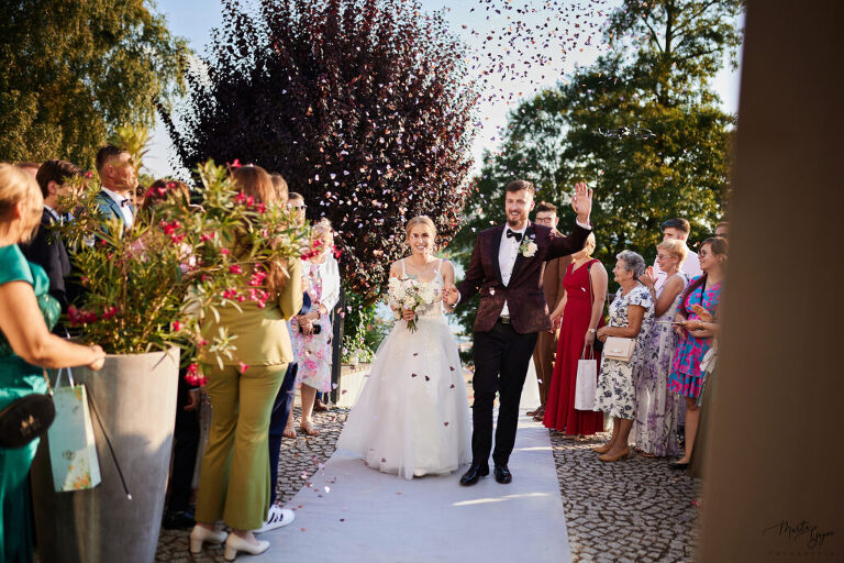 WAAACH5BAEAAAAALAAAAAABAAEAAAICRAEAOw==