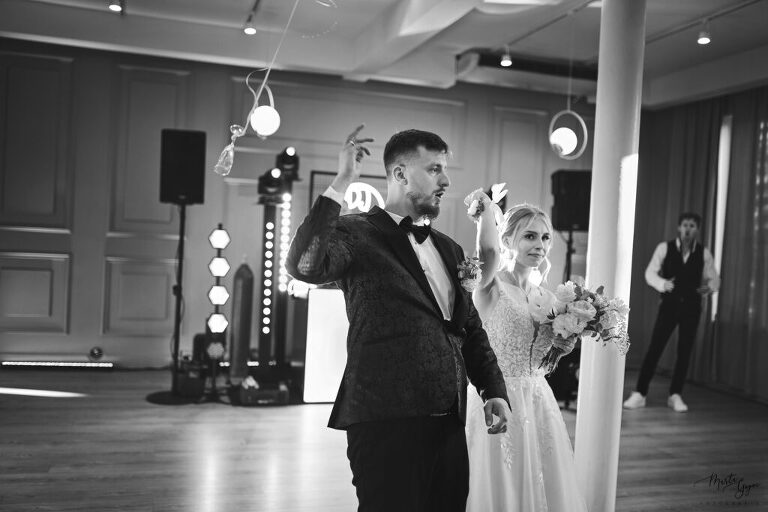 WAAACH5BAEAAAAALAAAAAABAAEAAAICRAEAOw==