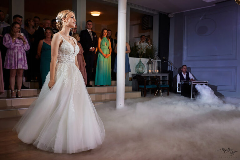 WAAACH5BAEAAAAALAAAAAABAAEAAAICRAEAOw==