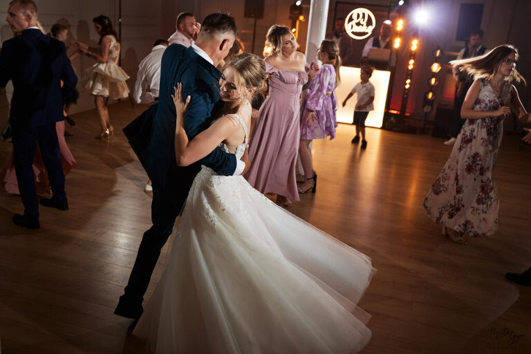 WAAACH5BAEAAAAALAAAAAABAAEAAAICRAEAOw==