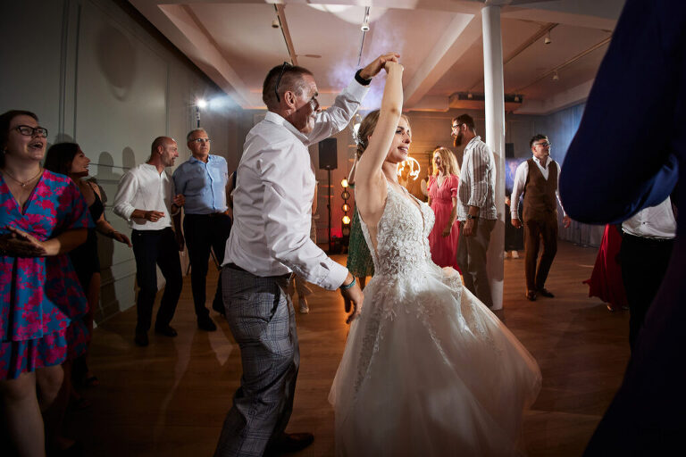 WAAACH5BAEAAAAALAAAAAABAAEAAAICRAEAOw==