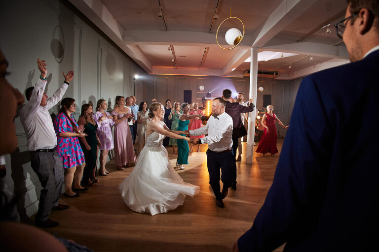 WAAACH5BAEAAAAALAAAAAABAAEAAAICRAEAOw==