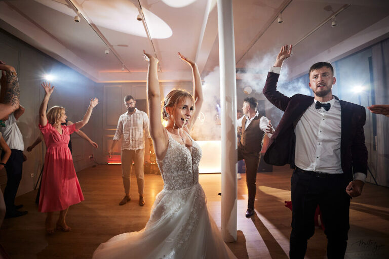 WAAACH5BAEAAAAALAAAAAABAAEAAAICRAEAOw==