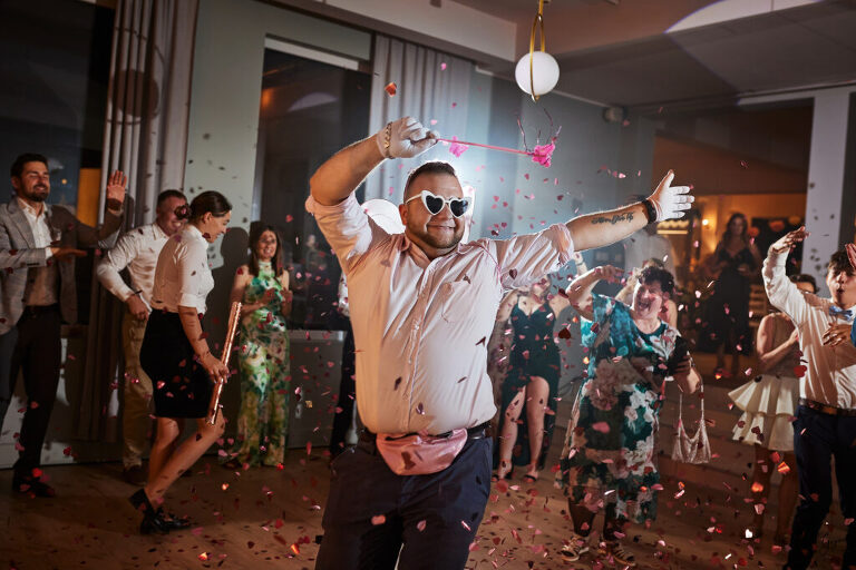 WAAACH5BAEAAAAALAAAAAABAAEAAAICRAEAOw==