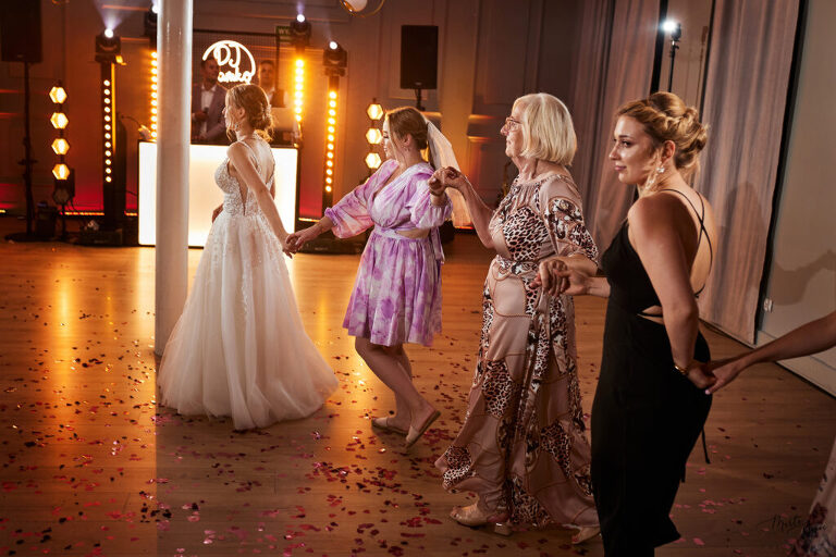 WAAACH5BAEAAAAALAAAAAABAAEAAAICRAEAOw==