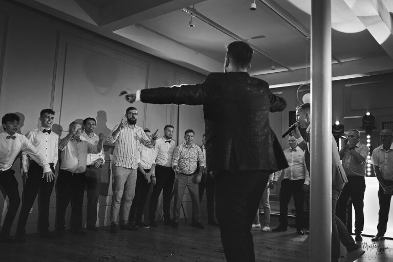 WAAACH5BAEAAAAALAAAAAABAAEAAAICRAEAOw==