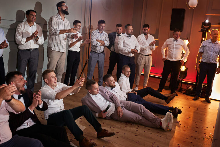 WAAACH5BAEAAAAALAAAAAABAAEAAAICRAEAOw==