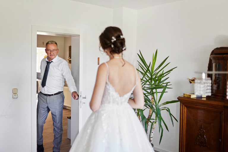 WAAACH5BAEAAAAALAAAAAABAAEAAAICRAEAOw==