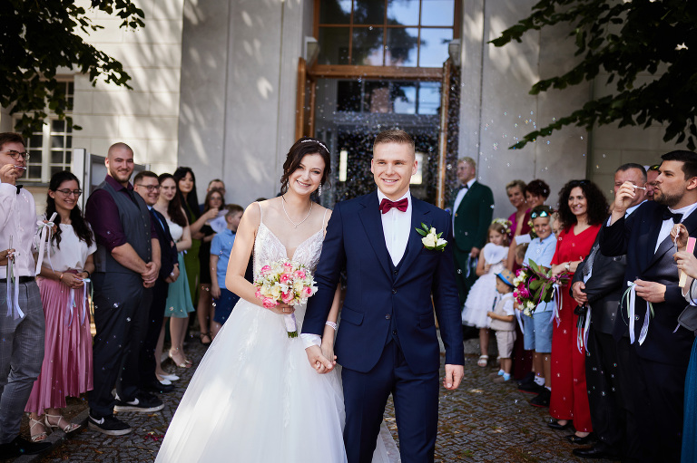 WAAACH5BAEAAAAALAAAAAABAAEAAAICRAEAOw==