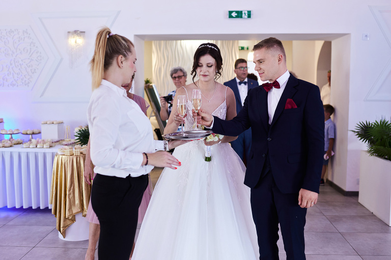 WAAACH5BAEAAAAALAAAAAABAAEAAAICRAEAOw==