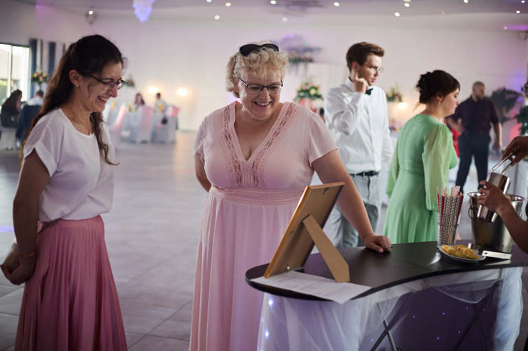 WAAACH5BAEAAAAALAAAAAABAAEAAAICRAEAOw==