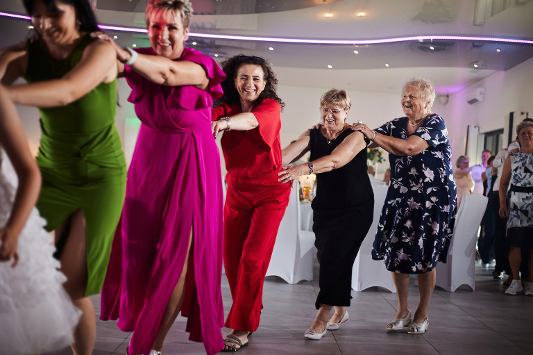 WAAACH5BAEAAAAALAAAAAABAAEAAAICRAEAOw==