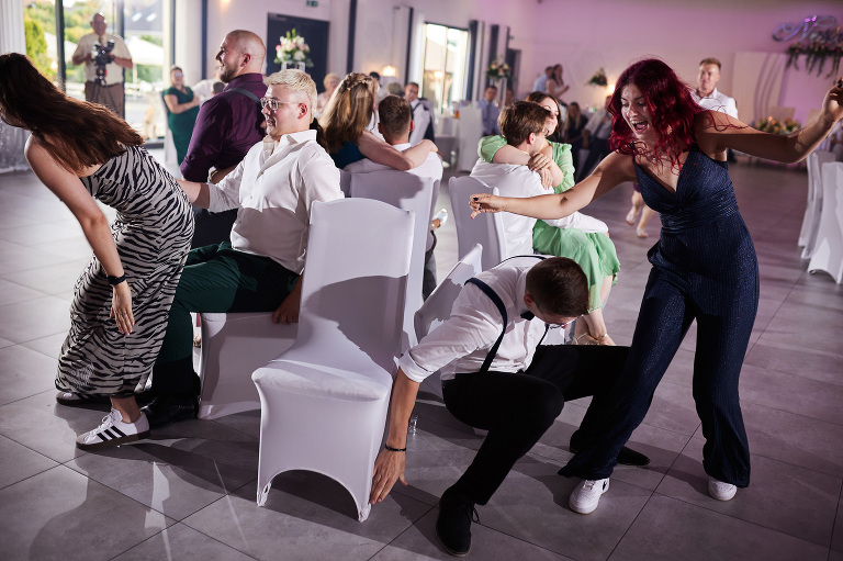 WAAACH5BAEAAAAALAAAAAABAAEAAAICRAEAOw==