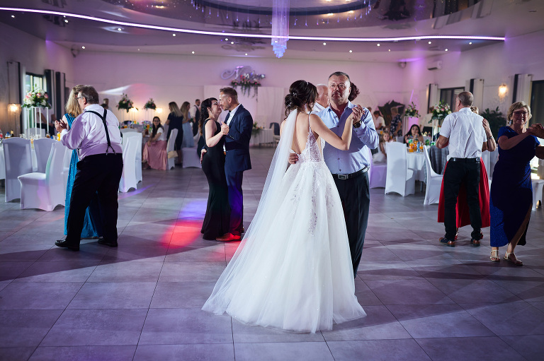 WAAACH5BAEAAAAALAAAAAABAAEAAAICRAEAOw==