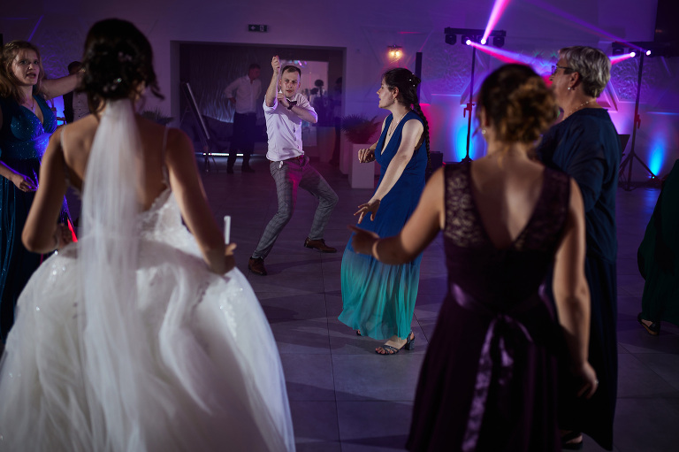 WAAACH5BAEAAAAALAAAAAABAAEAAAICRAEAOw==