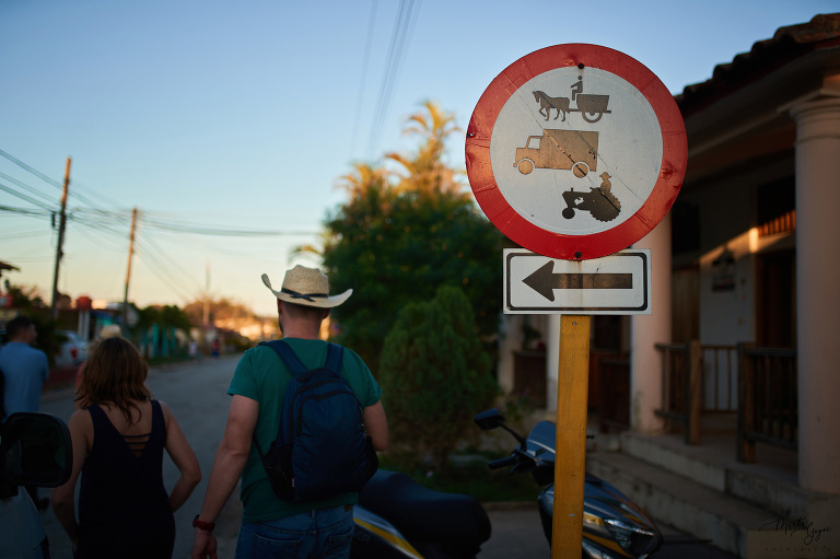 WAAACH5BAEAAAAALAAAAAABAAEAAAICRAEAOw==