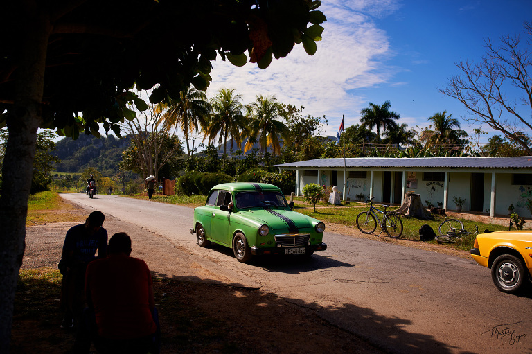 WAAACH5BAEAAAAALAAAAAABAAEAAAICRAEAOw==